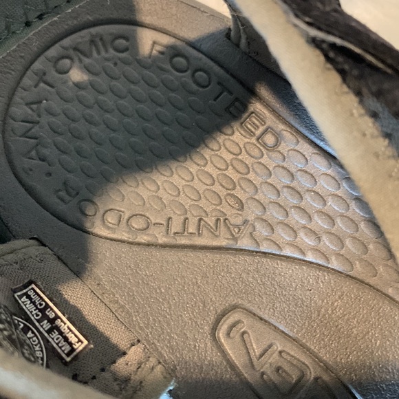 Keen Men Black Gray Anatomical Footbed Anti-Odor  Sandals 11 - Picture 8 of 11